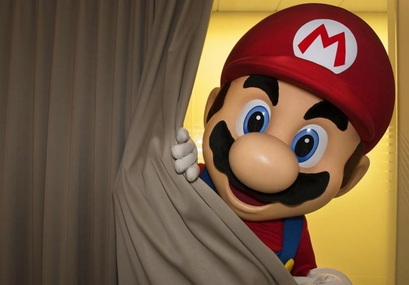 mario-whats-behind-the-curtain